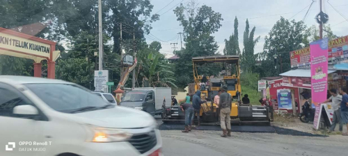 Pemkab Kuansing Mulai Aspal Sejumlah Ruas Jalan, Bupati Suhardiman: Setelah Bagus Akan Dipasang Portal