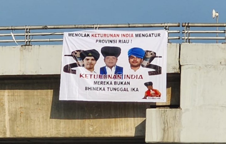 Di Balik Topi Punjabi dan Kobra: Spanduk Misterius Pecah Ketegangan Ras di Riau
