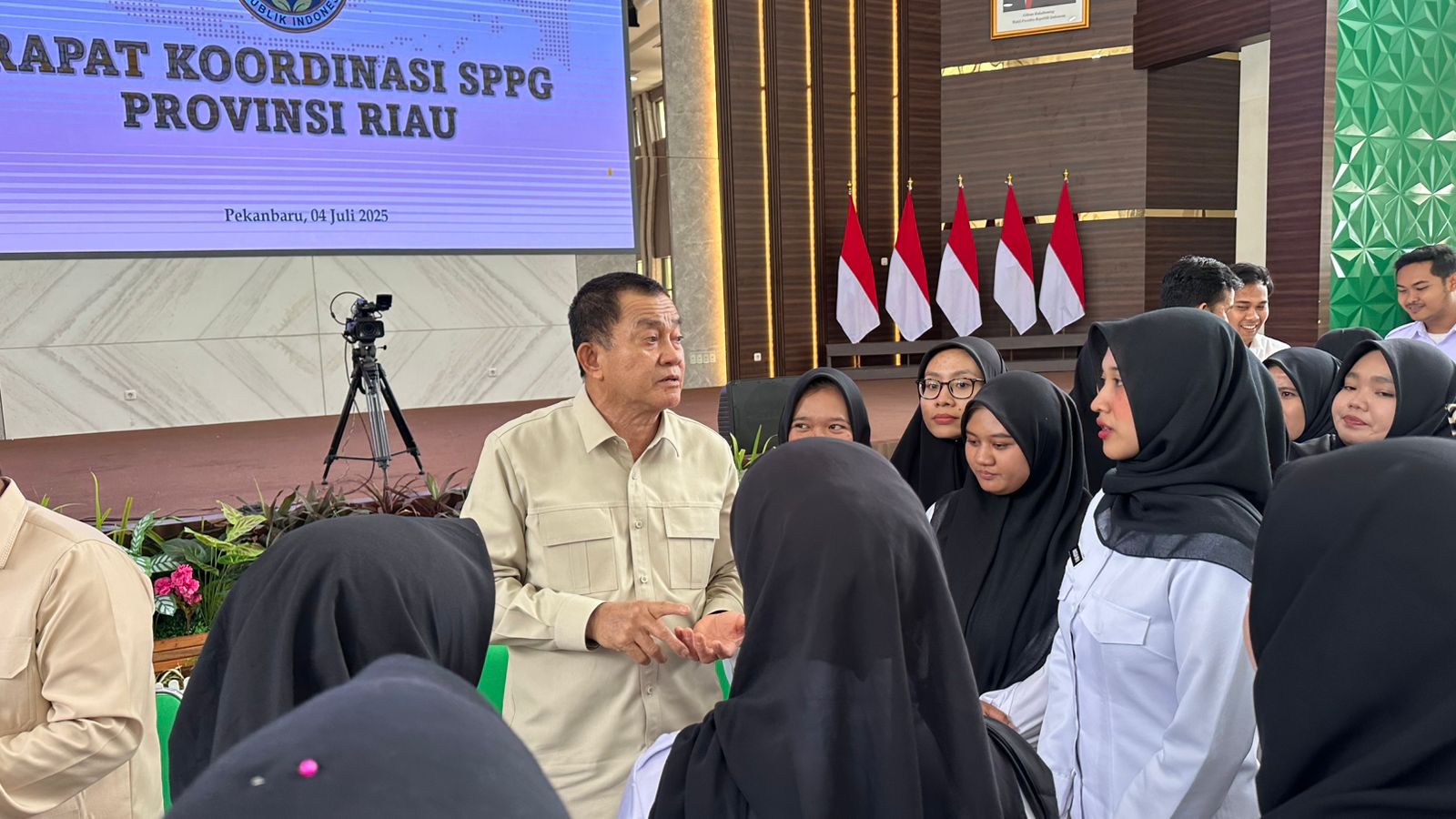 Lodewyk Pusung wakil kepala BGN Marah..! Kareg SPPI Riau Dipecat Gara-Gara Memintah Imbalan dari Mitra Makan Bergizi Gratis.