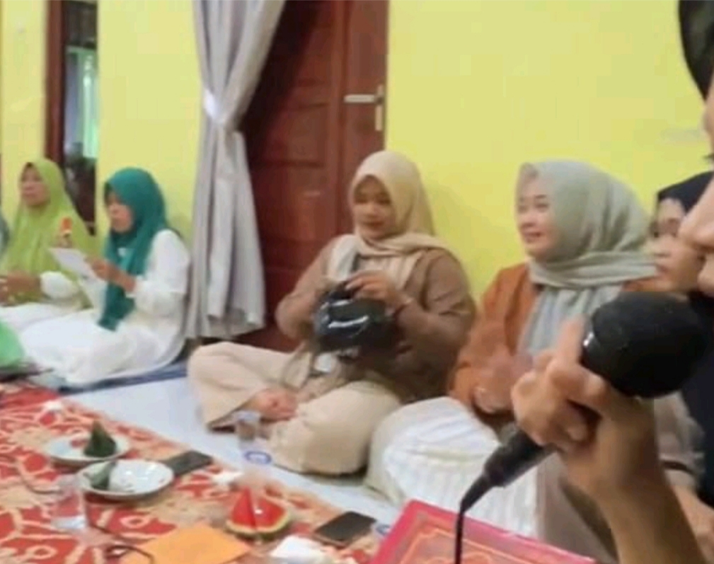 Mahasiswa KKN-MAs Kelompok 103 Guncang Buana Bhakti dengan Penyuluhan DAGUSIBU, Ibu-Ibu Wirid Antusias!