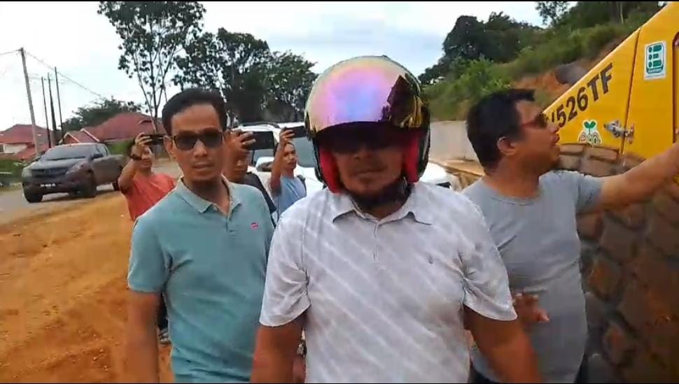 Pemda Kampar Pastikan Proyek Jalan HR Soebrantas Tetap Dilanjutkan, Mahasiwa Minta Polisi Tangkap Pelaku Premanisme Hama Proyek