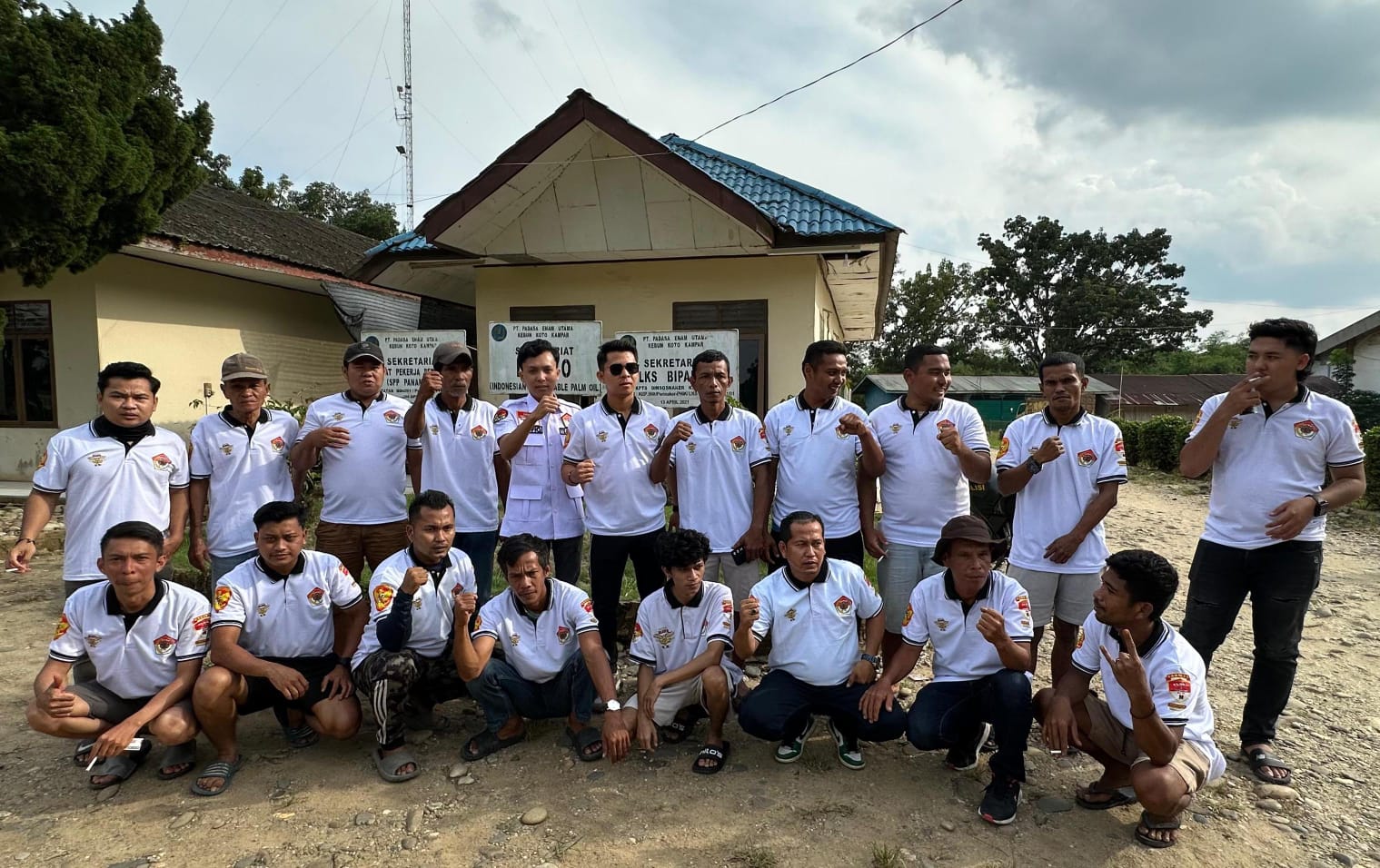 ELANG 3 HAMBALANG RIAU MINTA KEJAGUNG SEGERA TANGKAP DIRUT PT PADASA ENAM UTAMA