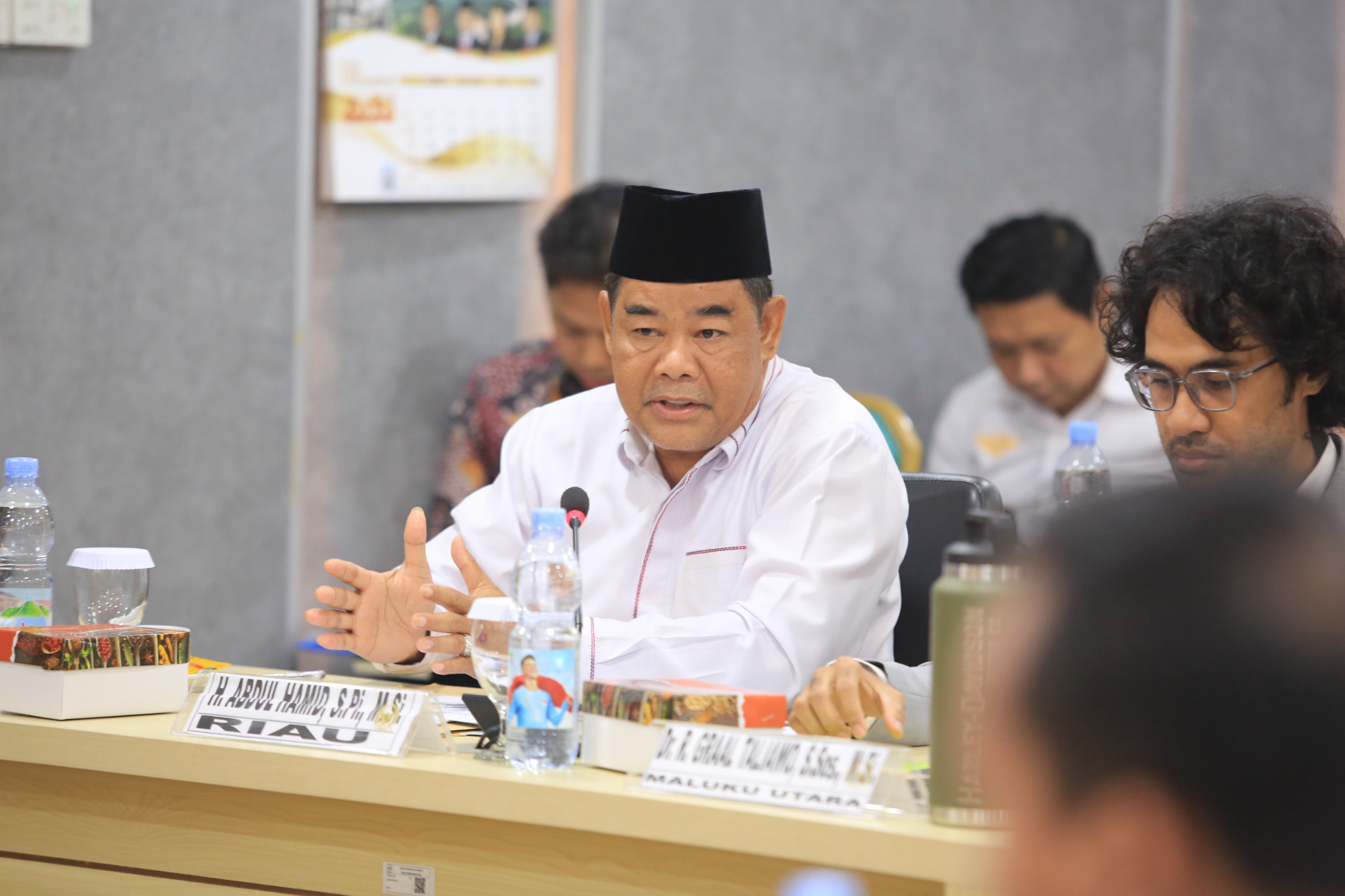 Senator Abdul Hamid Perjuangkan Kesejahteraan Penyuluh dan Regulasi Harga Kelapa di RDP dengan Kementan