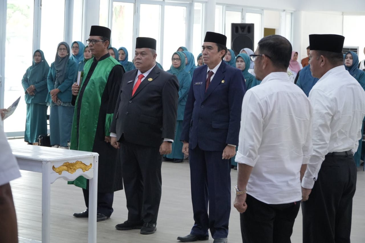 Wabup Kuansing Muklisin Lantik Dua Pejabat Eselon II, Dorong Kinerja Pemkab Lebih Optimal
