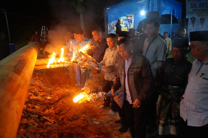 Semangat Kolaborasi dan Pelestarian Budaya: Asisten III Azhar Ali dan Camat Eka Putra Pimpin Pelayuran Jalur Baru Rantai Emas