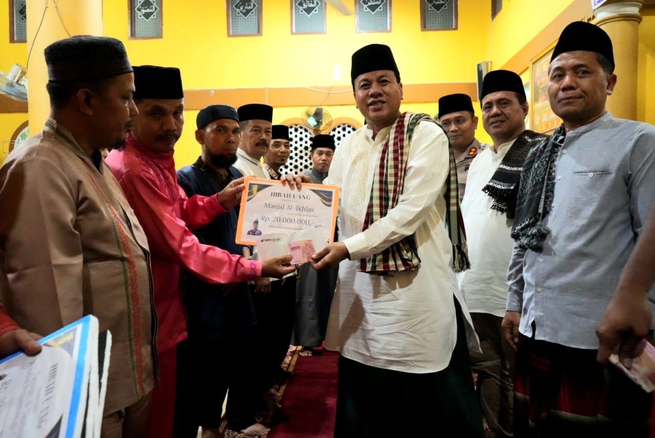 Bupati Salurkan Bantuan Pada Safari Ramadan Perdana