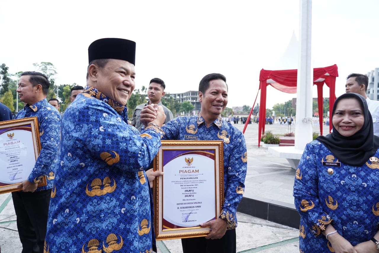 Membanggakan! Kuansing Menyabet Penghargaan Bergengsi di Kategori UHC Prioritas!